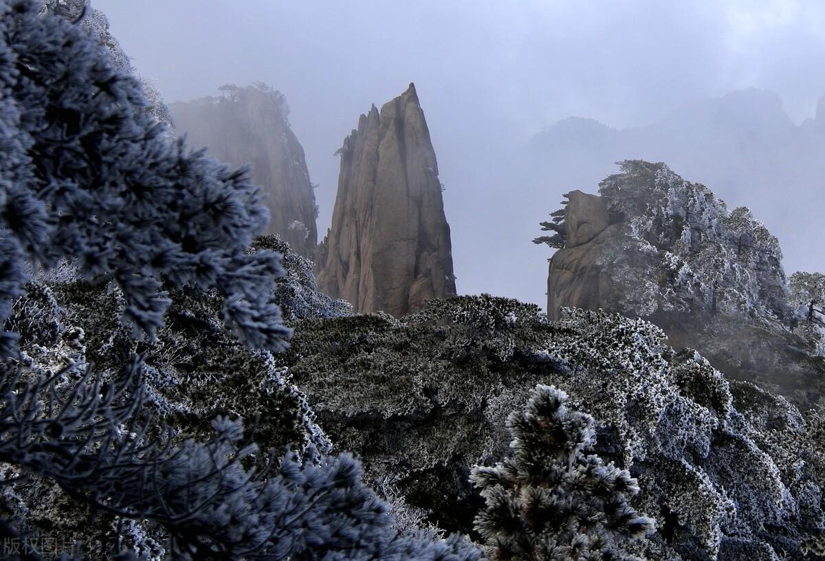 黄山出现震撼金色雪景