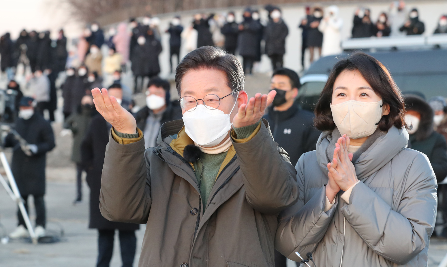 韩国最大在野党以内乱罪告发尹锡悦沸