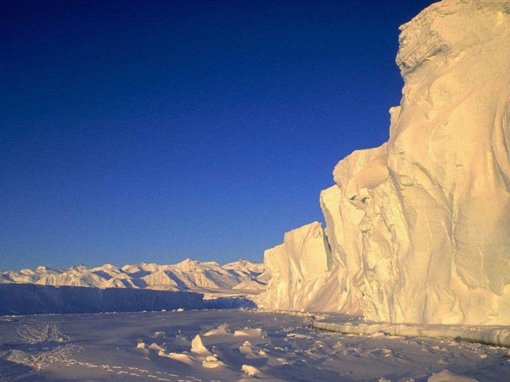 冰天雪地美景，冰雪覆盖的冬季风光，冰雪世界的冬季风光，冰雪覆盖的冬季景色，冰雪世界的冬季图片