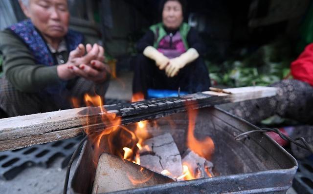 卖菜老人烧炭取暖身亡知情人发声