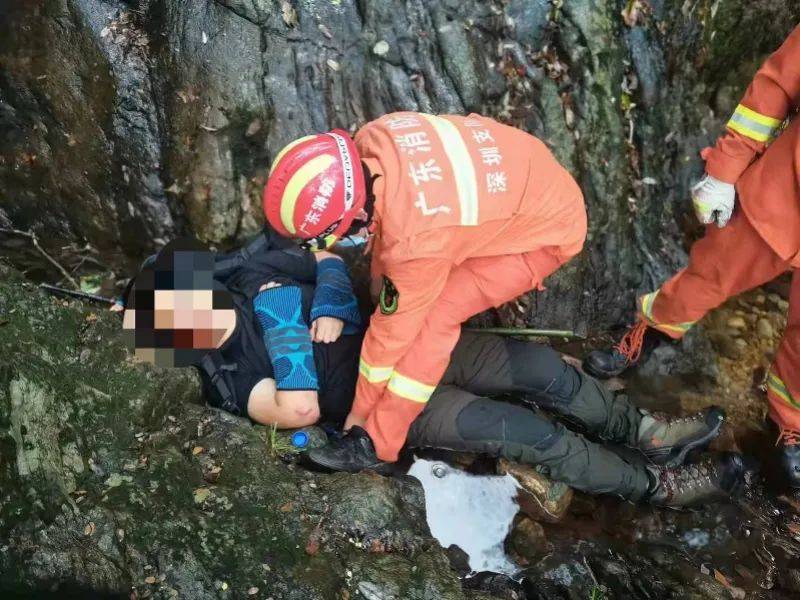 男子带娃登山身亡 娃以为其睡着