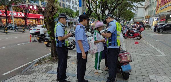 百万粉丝博主起诉交警队 法院回应