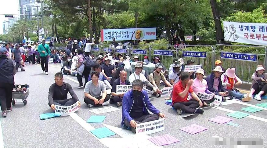 韩国首尔爆发大规模示威