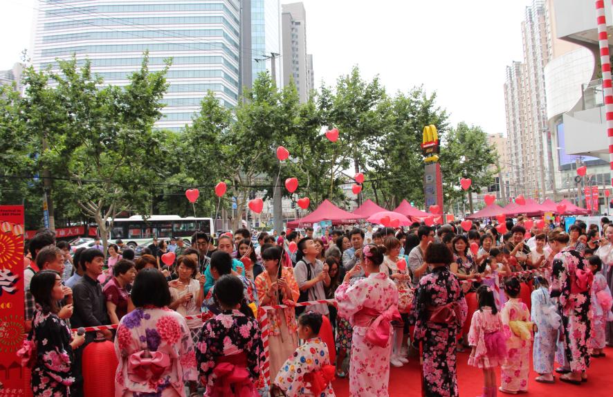 女子穿和服在南京景区拍照遭怒怼